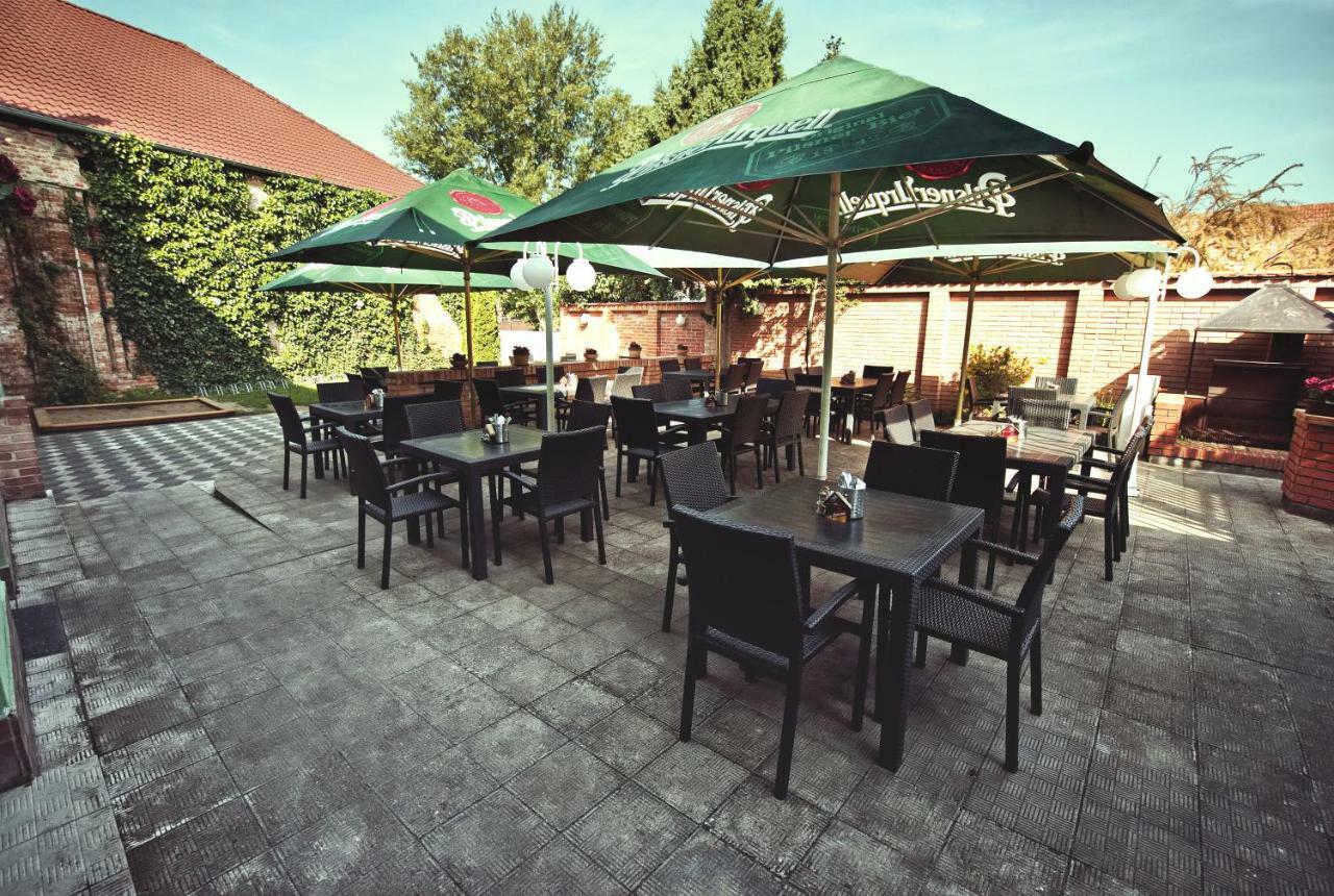 Restaurace A Penzion Praha Dolní Dunajovice Exterior foto